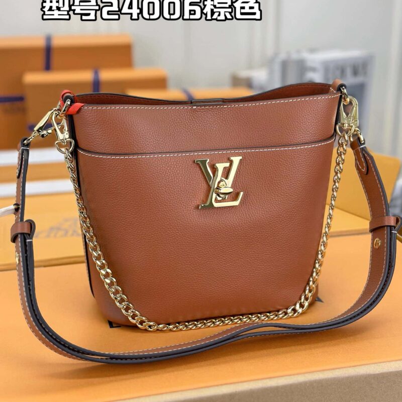 LV M24165 Lock and Walk