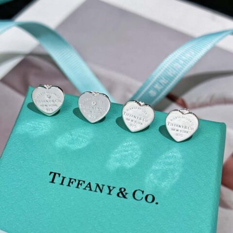 ❗️新款❗️ ☀Tiffany&Co.蒂芙尼LOVE系列银色光面爱心桃心耳钉 ☀