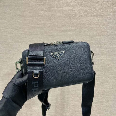 PRADA🎉新款邮差包🎉2VH173十字纹