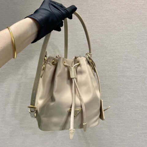 PRADA🎉新款水桶包🎉1BE067升级版 奶茶色