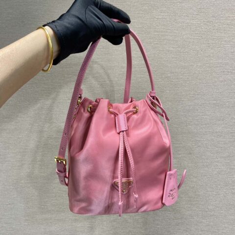 PRADA🎉新款水桶包🎉1BE067升级版 粉色