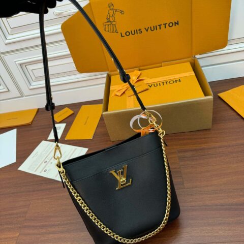 LV M24006 Lock and Walk