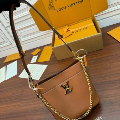 LV M24165 Lock and Walk