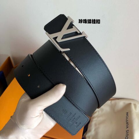LV Initiales腰带