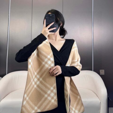 2024年最新Burberry羊绒羊毛混纺围巾