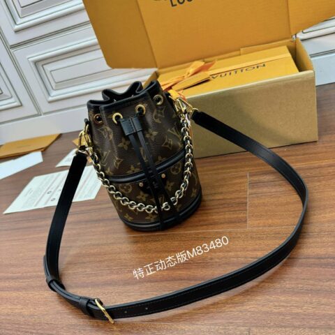 LV M83480 CANOÉ 手袋