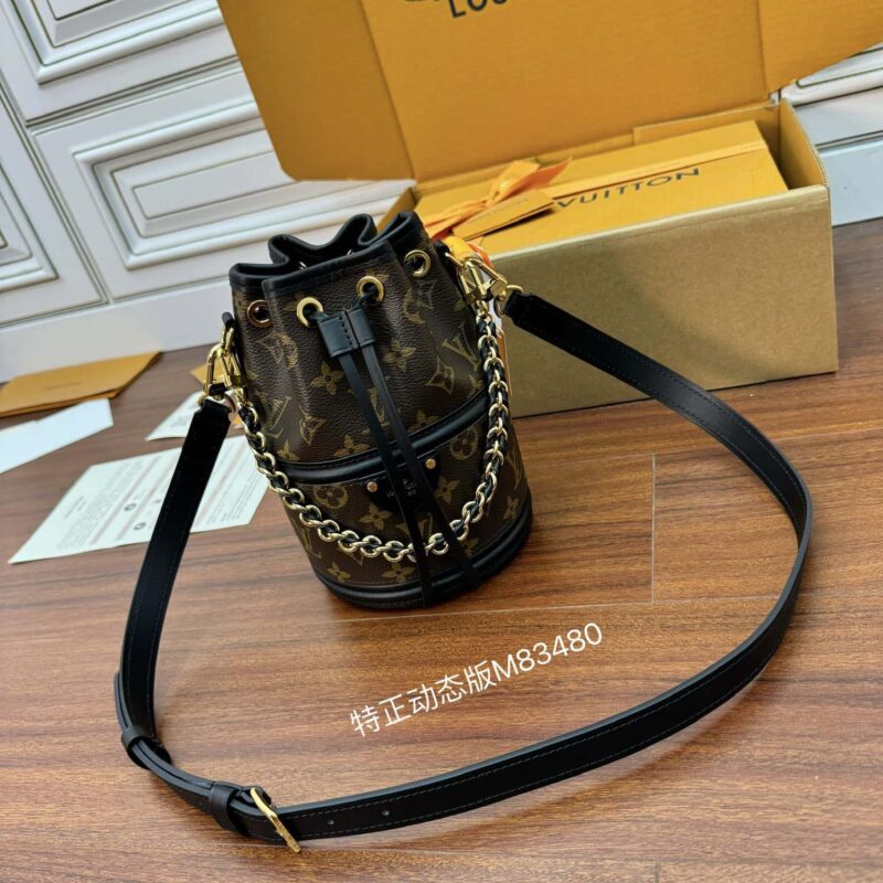LV M83480 CANOÉ 手袋