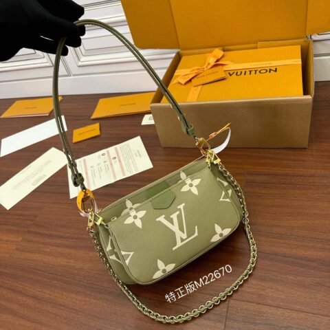 LV M22670 MULTI POCHETTE ACCESSOIRES 手袋