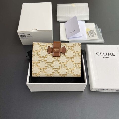 celine TRIOMPHE标志中号羊皮革钱包 10B642DB7.04LU