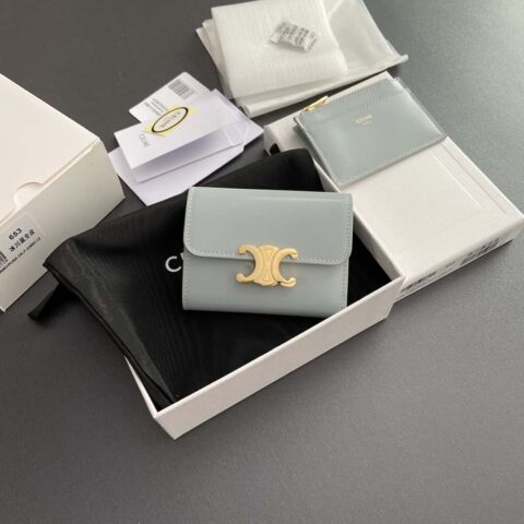 celine TRIOMPHE亮泽皮皮革短款钱包 10l653DS3.04LU652