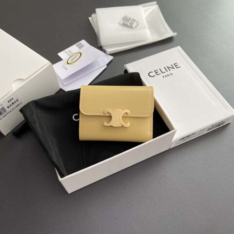 celine TRIOMPHE亮泽皮皮革短款钱包 10l652DS3.04LU653