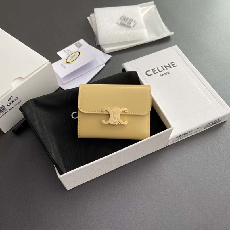 celine TRIOMPHE亮泽皮皮革短款钱包 10l652DS3.04LU653