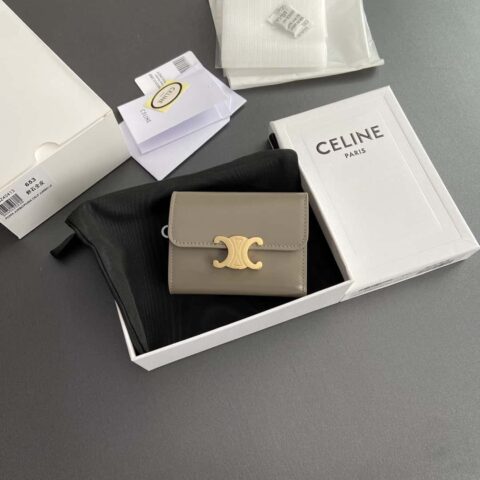 celine TRIOMPHE亮泽皮皮革短款钱包 10l653DS3.04LU652