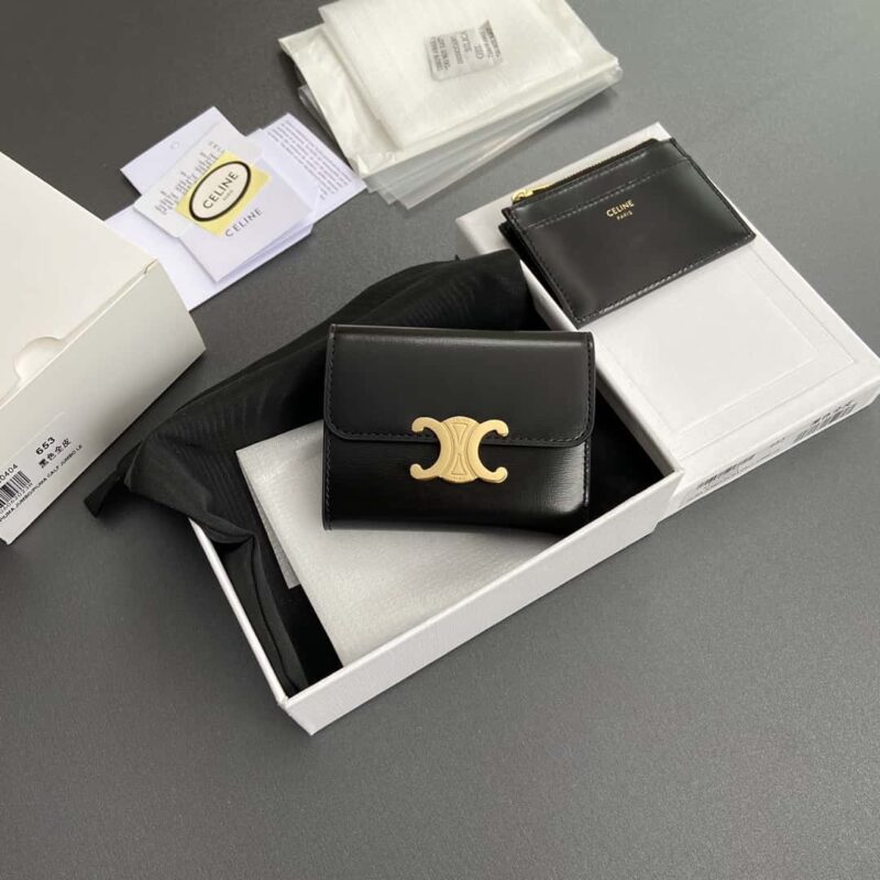 celine TRIOMPHE亮泽皮皮革短款钱包 10l653DS3.04LU652