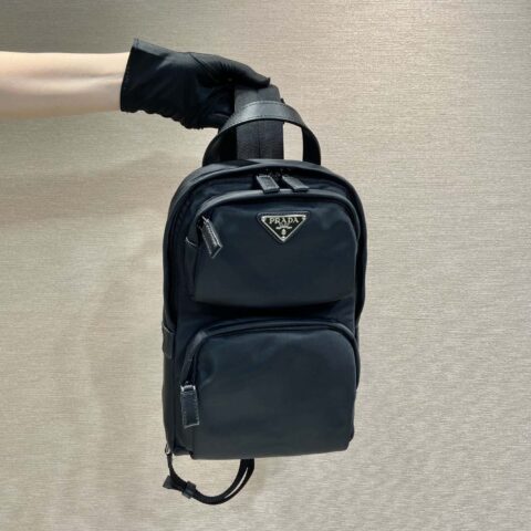 PRADA🎉新款胸包🎉2VZ105