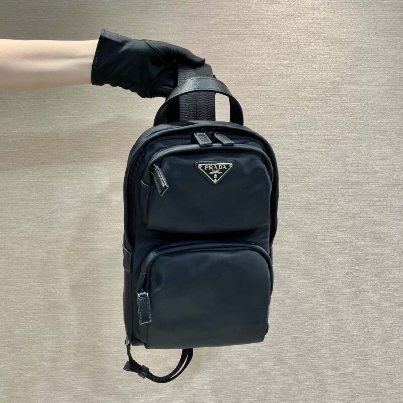 PRADA🎉新款胸包🎉2VZ105