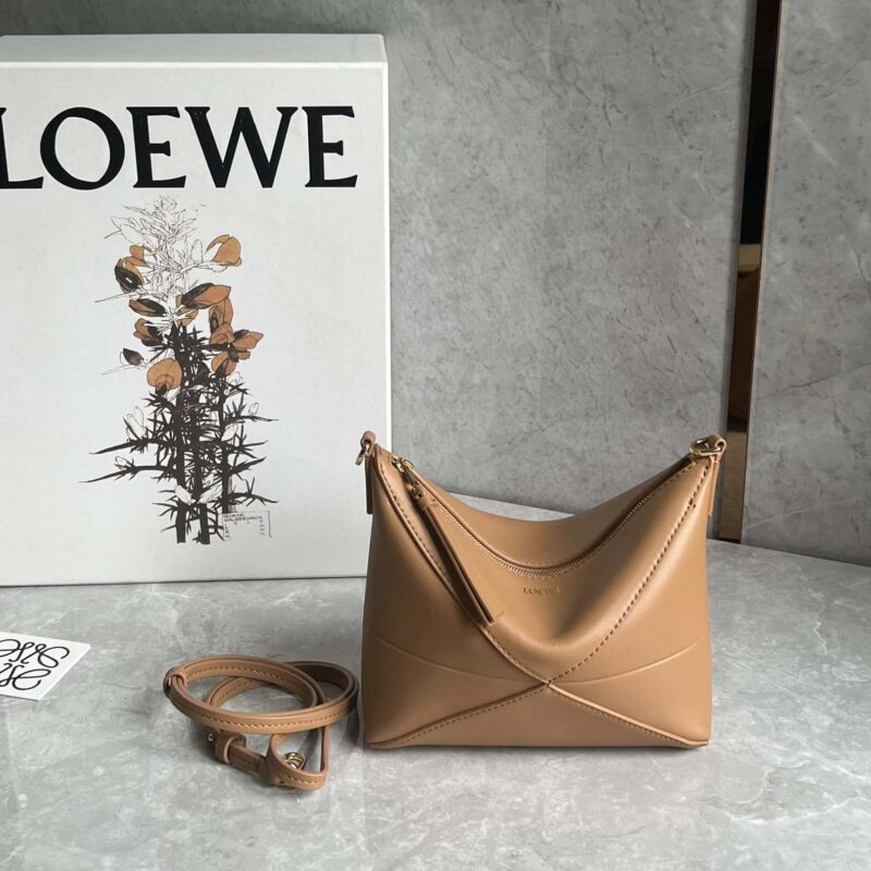 LOEWE 𝐩𝐮𝐳𝐳𝐥𝐞 𝐟𝐨𝐥𝐝 𝐩𝐨𝐮𝐜𝐡麻将包 0696棕色