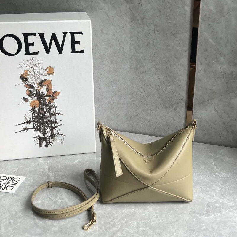 LOEWE 𝐩𝐮𝐳𝐳𝐥𝐞 𝐟𝐨𝐥𝐝 𝐩𝐨𝐮𝐜𝐡麻将包 0696牛油果绿