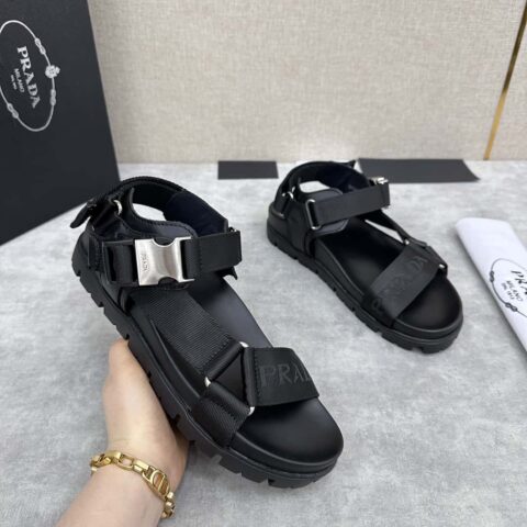 💋💍P家新品 Prad* 普拉-达 皮革和尼龙饰带运动凉鞋