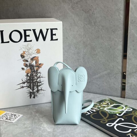 LOEWE🐘 超级卖萌的小象手机包 0557冰川蓝