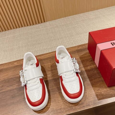 𝐑𝐨𝐠𝐞𝐫 𝐕𝐢𝐯𝐢𝐞𝐫#罗杰维维亚新款周冬雨~唐嫣~linda同款 RV方扣小白鞋