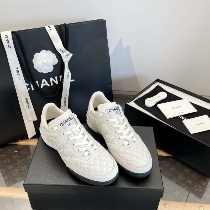 CHANEL 小香𝟐𝟎𝟐𝟒最新菱格纹三代 双C 𝐥𝐨𝐠𝐨足球鞋⚽