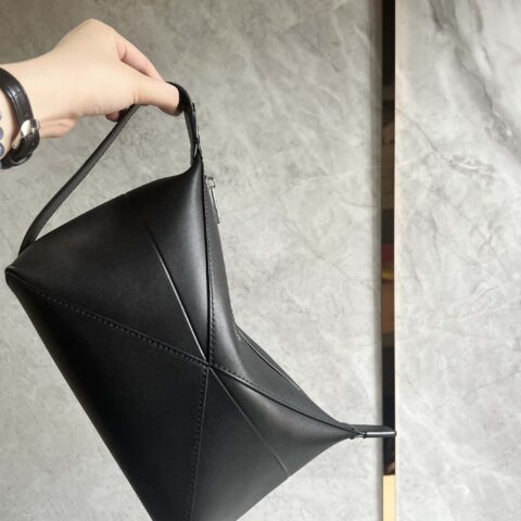 LOEWE最新puzzle.fold 手拿包 0697黑色