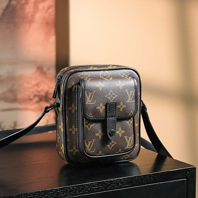 LV 𝐂𝐇𝐑𝐈𝐒𝐓𝐎𝐏𝐇𝐄𝐑 相机包系列# M69404