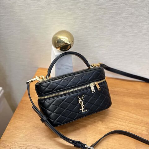 YSL 𝗚𝗔𝗕𝗬 𝗩𝗔𝗡𝗜𝗧𝗬迷你羊皮手拿包 766731