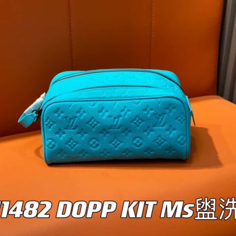 【原单精品】M11482蓝色全皮压花 洗漱包系列 当季新款 DOPP KIT Ms盥洗袋 M44494