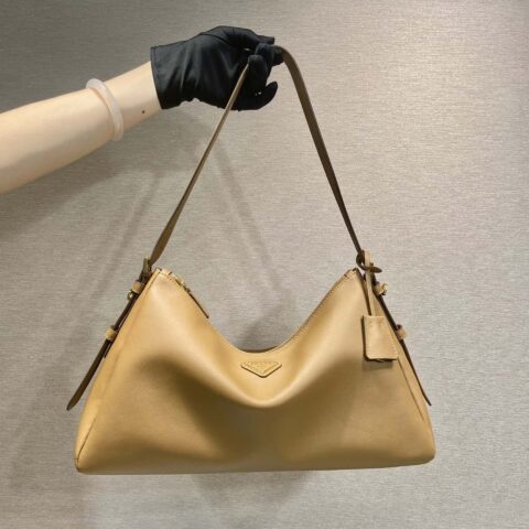 PRADA🎉新款Aimee腋下包🎉1BC228🎉棕色