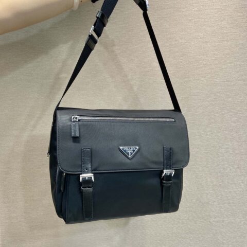 PRADA🎉升级版邮差包🎉BD671B😘
