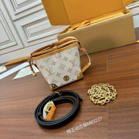 LV M83227 NOÉ PURSE LV CHARMS 手袋