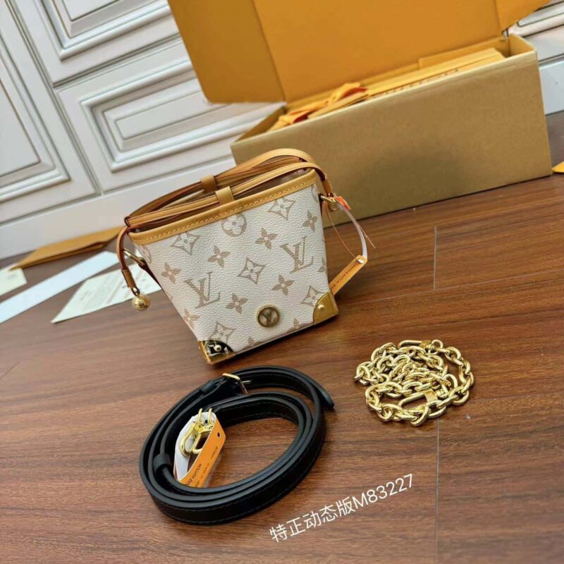 LV M83227 NOÉ PURSE LV CHARMS 手袋