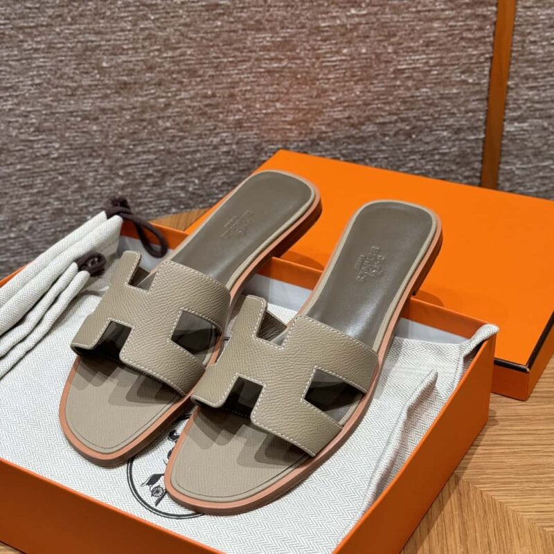 HERMES 181 Oran 拖鞋 S2/Trench/风衣灰 Epsom/掌纹