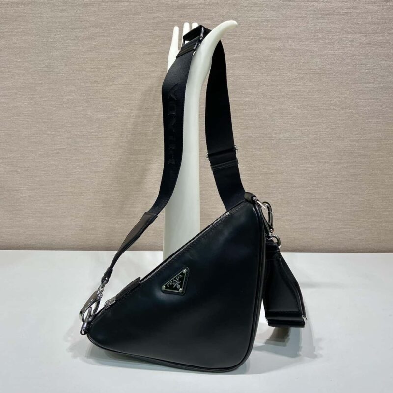 PRADA🎉升级板三角包🎉2VH155平纹 黑色