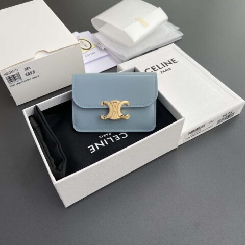 CELINE TRIOMPHE亮泽牛皮革翻蓋卡包 10I 582 CPJ.04LU