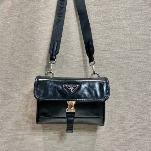 PRADA🎉油腊皮小邮差包🎉2ZH108手机包