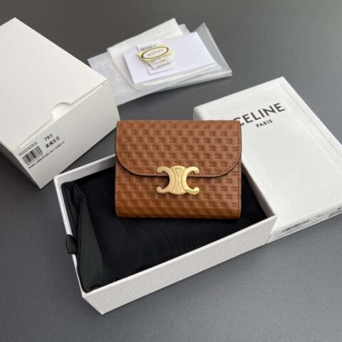 CELINE TRIOMPHE亮泽羊皮革壓花钱包 10D782CQH.04LU783