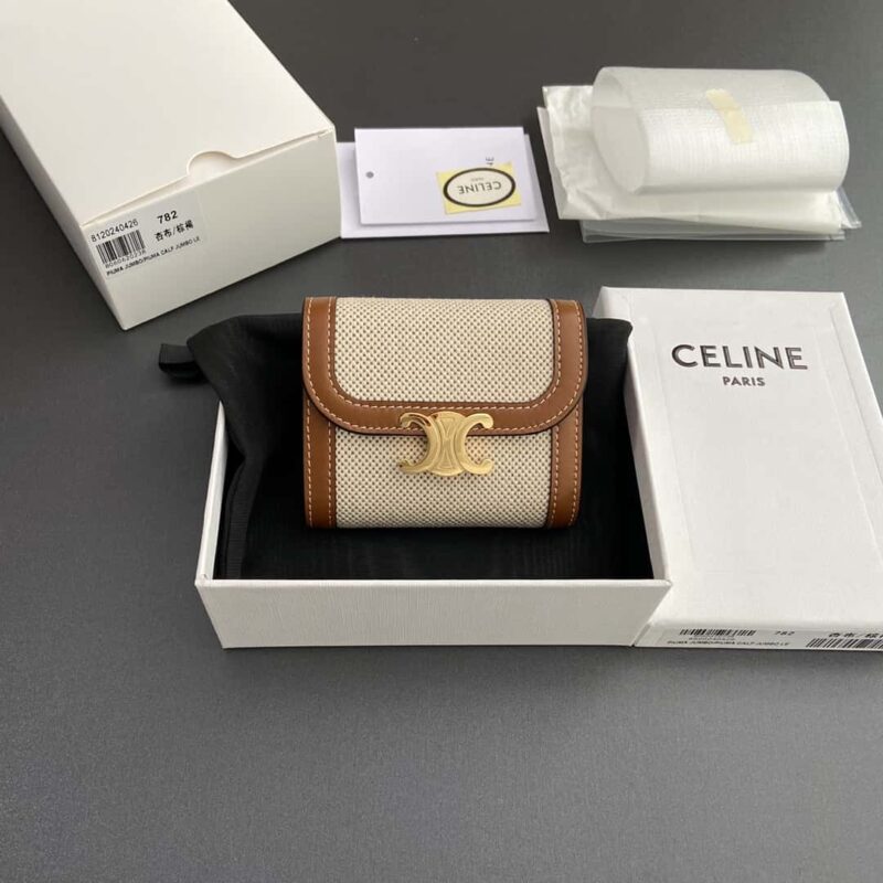 CELINE TRIOMPHE织物杏布和牛皮革短款钱包 10D782CQH.04LU783