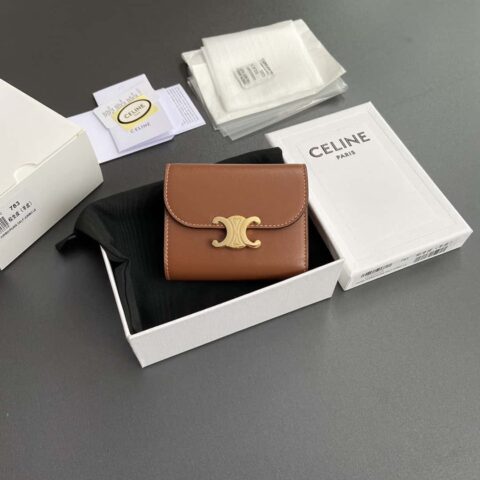 CELINE TRIOMPHE亮泽羊皮革钱包 10D782CQH.04LU783