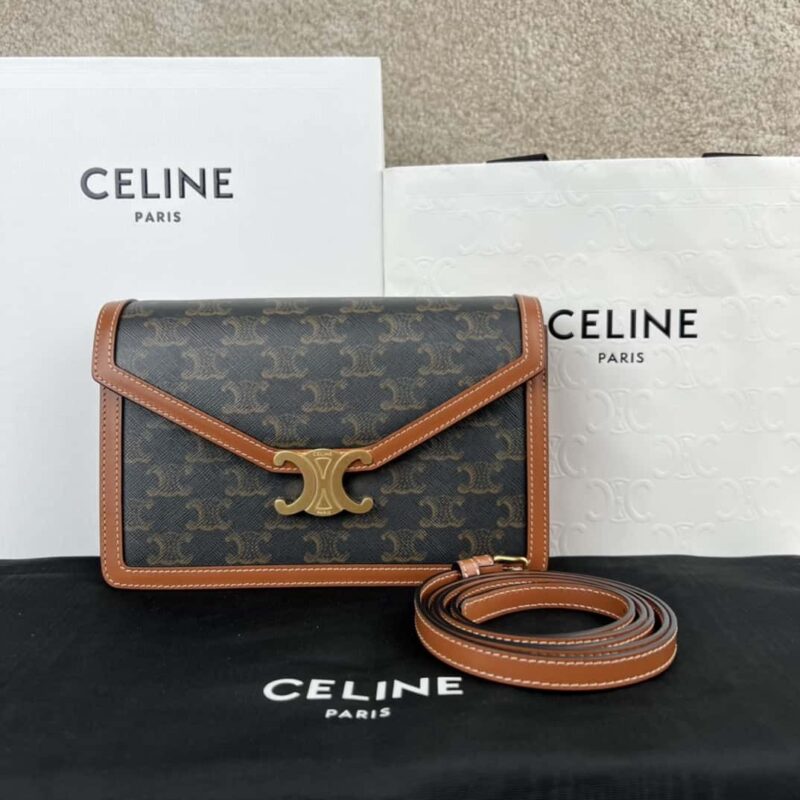 CELINE ENVELOPPE TRIOMPHE 标志性印花牛皮革信封包 113322