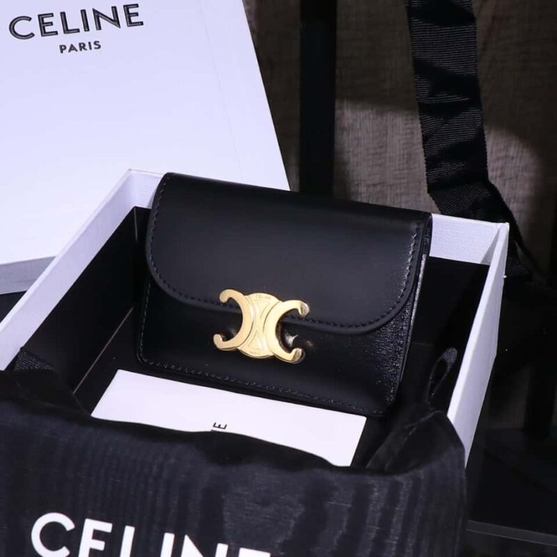 【特级品质 全钢五金】💃🏻CELINE最新款TRIOMPHE牛皮翻盖卡包款号:101583