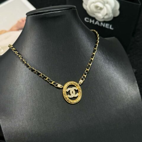 新款☑️CHANEL双C椭圆黑皮绳项链