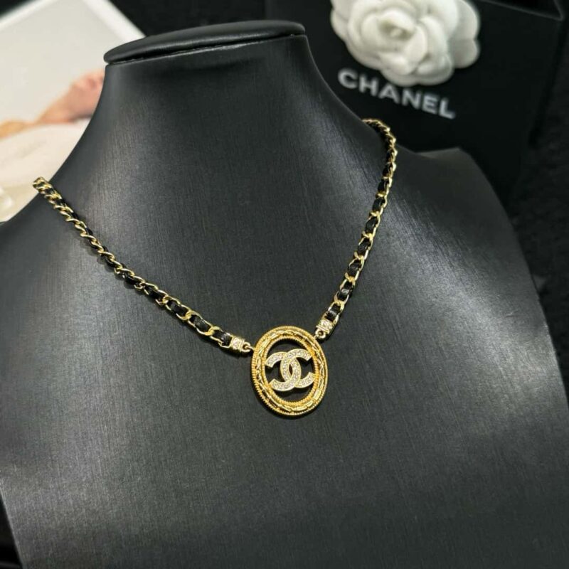 新款☑️CHANEL双C椭圆黑皮绳项链
