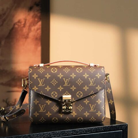 LV 𝐏𝐎𝐂𝐇𝐄𝐓𝐓𝐄 𝐌𝐄𝐓𝐈𝐒芯片菱形跳动码邮差包系列 M44875