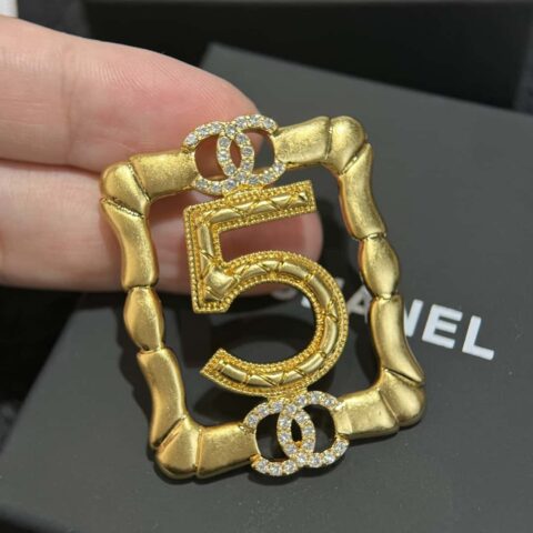 ❗️新品❗️☀️新款☑️ 香奈儿金色5字胸针 ☀️