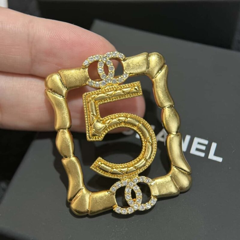 ❗️新品❗️☀️新款☑️ 香奈儿金色5字胸针 ☀️