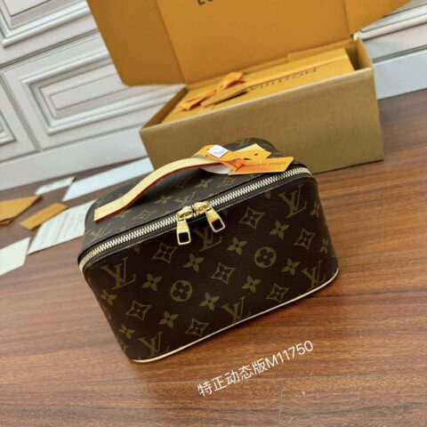 LV M11750 Toiletry Bag
