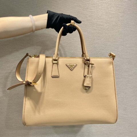 PRADA🎉新款杀手包🎉1BA802特大号平纹款🎉杏色